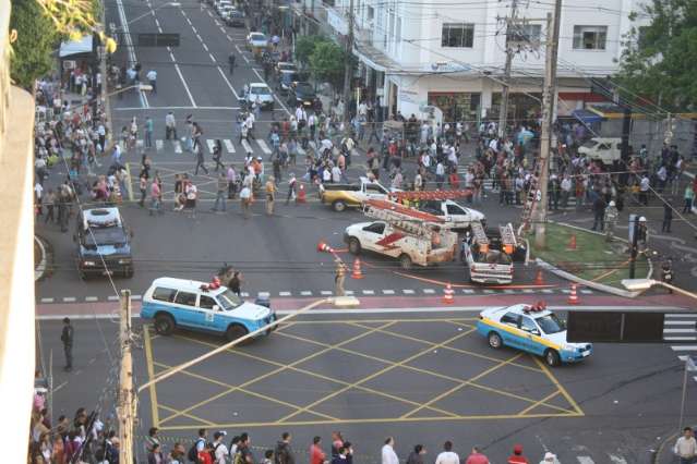 PM pede para popula&ccedil;&atilde;o evitar ruas e avenidas do Centro de Campo Grande