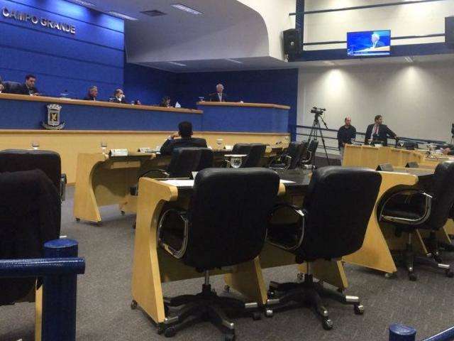 Vereadores dispersam e &uacute;nica sess&atilde;o da semana termina sem vota&ccedil;&otilde;es