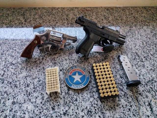 Em um dia, opera&ccedil;&atilde;o apreende carga avaliada em R$ 100 mil, ve&iacute;culos e armas