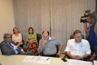 Puccinelli, Miglioli e Nelson Tavares na reunião de transição na secretaria de saúde (Fotos: Ludyney Moura)