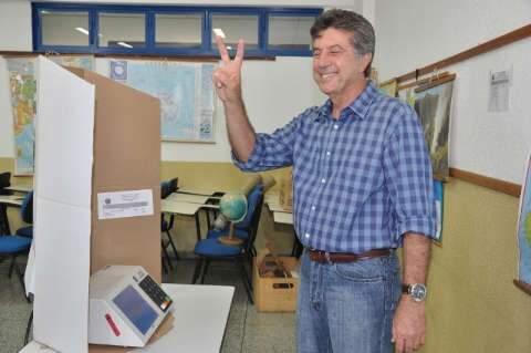  Murilo Zauith vota e se diz confiante na vitória em Dourados