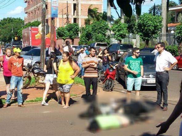 Gr&aacute;vida e mulher que a acompanhava em motocicleta morrem em acidente