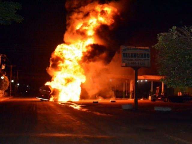 Carreta que descarregava combust&iacute;vel em posto explode em Vicentina