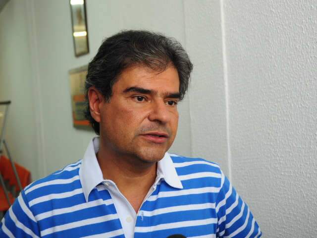  Nelsinho diz que pesquisas fazem falta na campanha em Campo Grande