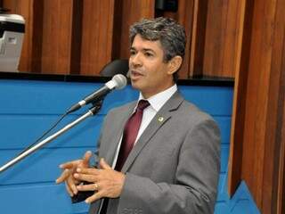 Deputado Rinaldo Modesto (PSDB), líder do governo, durante sessão na Assembleia (Foto: Luciana Nassar/ALMS)