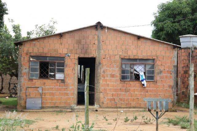 Fam&iacute;lia sai para almo&ccedil;o de Natal e ao voltar encontra casa destru&iacute;da pelo fogo