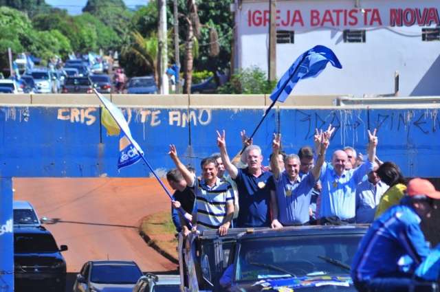 Reinaldo faz carreata, critica pesquisas e se diz &ldquo;preparado&rdquo; para debate da TV