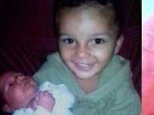 Crian&ccedil;a que morreu com o irm&atilde;o em inc&ecirc;ndio adorava brincar com fogo