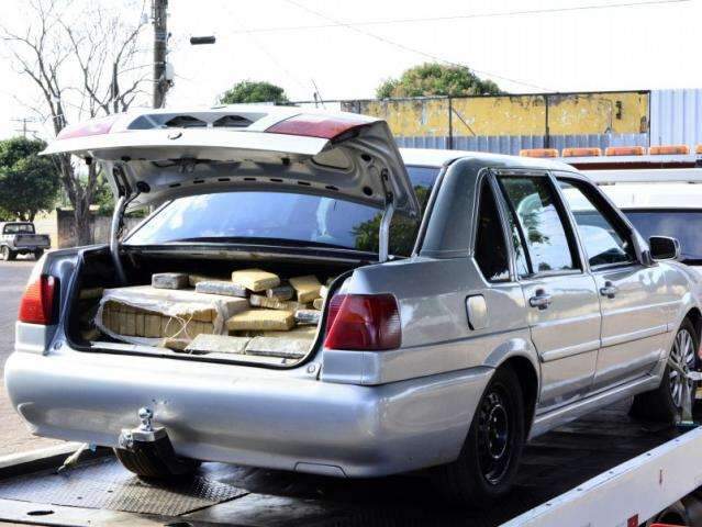 Homem &eacute; preso ao ser flagrado com 275 quilos de maconha pela a MS-395