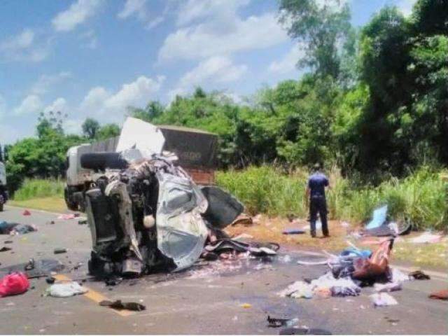 Acidente na BR-163 envolveu duas carretas e matou menina de 2 anos