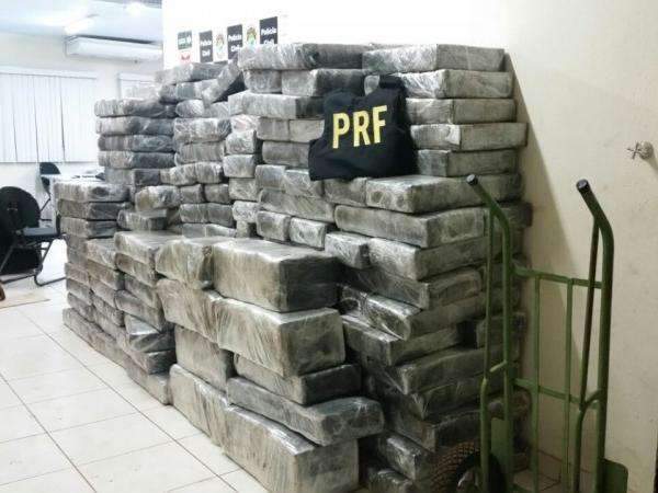 Em tr&ecirc;s ocorr&ecirc;ncias, PRF apreende 3,5 toneladas de maconha e 50 kg de crack 