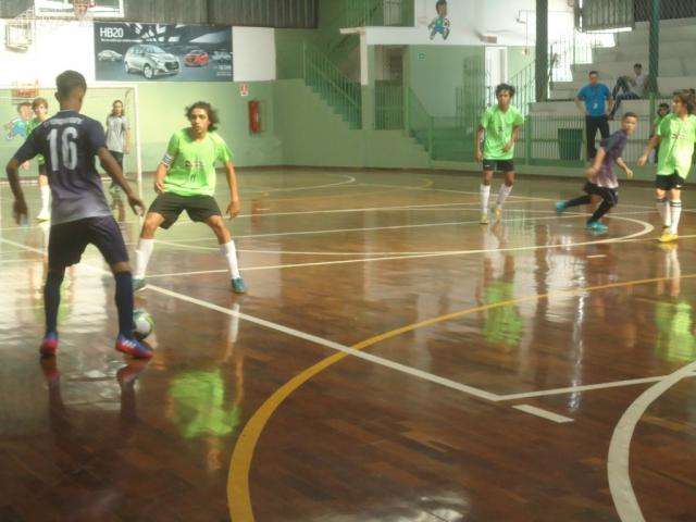 A escolas Jos&eacute; Maria Rodrigues e Mace disputam a final da Pelezinho, amanh&atilde; 