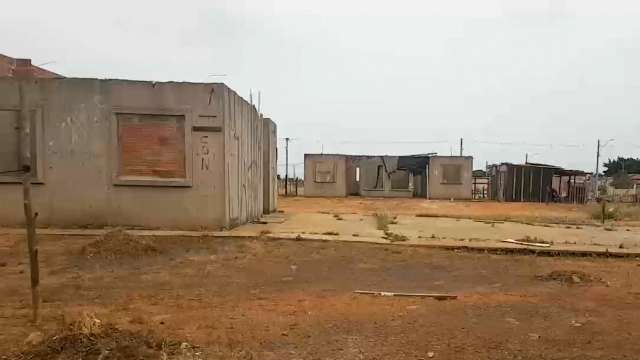 Constru&ccedil;&otilde;es em &aacute;reas invadidas est&atilde;o &agrave; venda na internet por at&eacute; R$ 2 mil