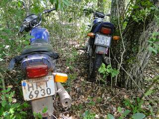 No acampamento em que pescador estava, duas motocicletas foram apreendidas. (Foto: Divulgação).