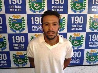 Homem &eacute; preso ap&oacute;s agredir e jogar &aacute;gua quente no rosto da esposa 