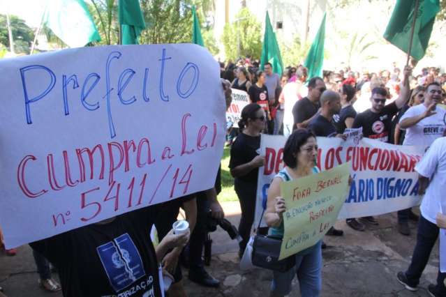 Juiz nega liminar a Bernal contra v&iacute;deo sobre piso salarial de professores