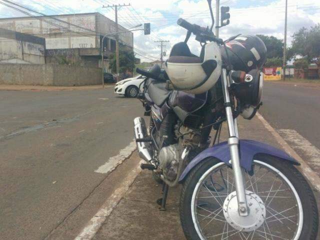 Motociclista tem ferimentos graves ao colidir com Fiesta na Mascarenhas