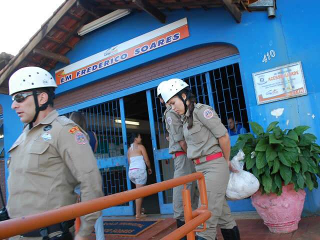  Vinte crian&ccedil;as s&atilde;o atacadas por marimbondos em escola 