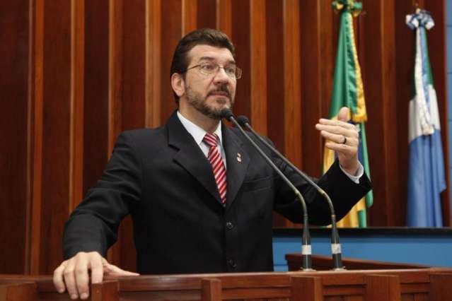Projeto prev&ecirc; cart&atilde;o aos estudantes para compra de material escolar