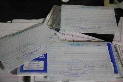  Dois homens s&atilde;o presos com 200 recibos m&eacute;dicos falsificados em Coxim