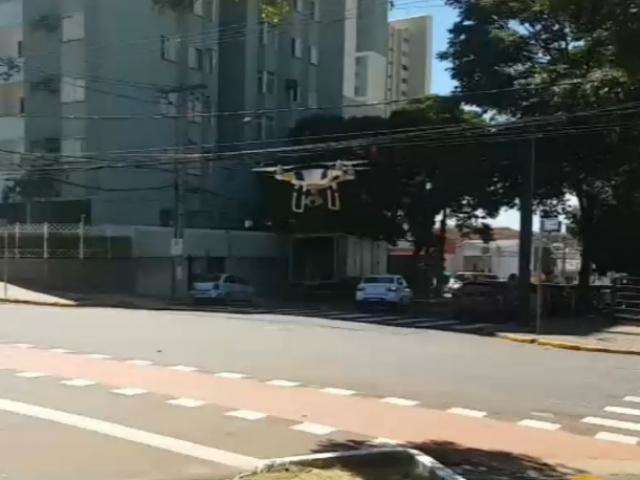 Pol&iacute;cia de tr&acirc;nsito testa drones que v&atilde;o multar at&eacute; na madrugada