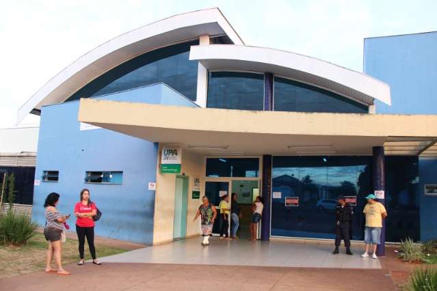 Com greve de m&eacute;dicos, usu&aacute;rios esperam at&eacute; por 7h e desistem de atendimento