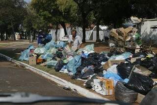 Lixo se acumula em ruas da Capital após 11 dias de greve na coleta (Foto: Gerson Walber)