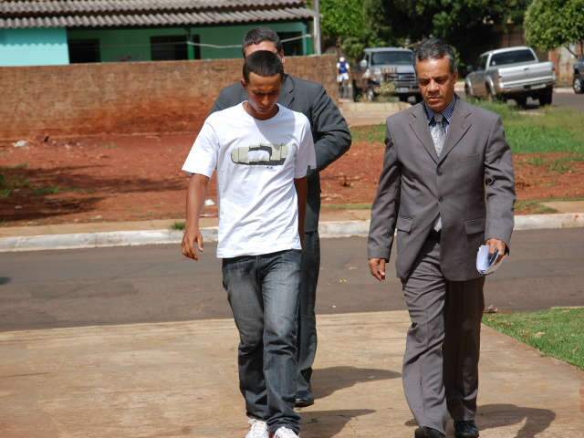  Jovem afirma &agrave; Pol&iacute;cia que era amea&ccedil;ado e matou ap&oacute;s discuss&atilde;o  