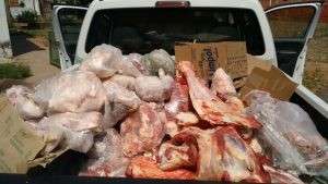 Pol&iacute;cia apreende duas toneladas de alimentos impr&oacute;prios para consumo