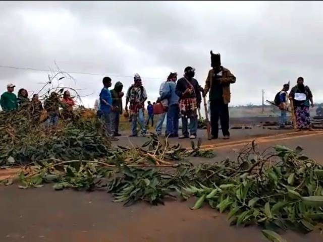 Trechos de rodovias bloqueadas por &iacute;ndios contra marco temporal chega a 10