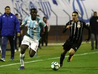 Corinthians empatou e viu o rival Grêmio ficar mais perto na tabela (Foto: Jamira Furlani/Avaí)
