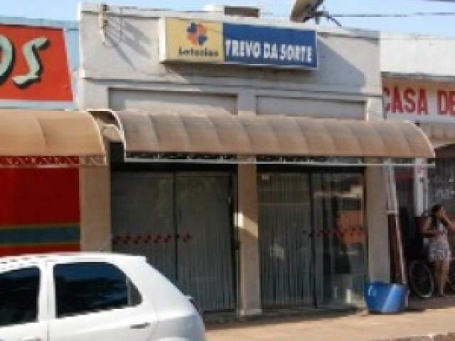  Ladr&atilde;o finge ser cliente para assaltar lot&eacute;rica em Deod&aacute;polis