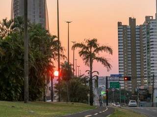 Avenida Afonso Pena no início da manhã desta quarta-feira. (Foto: Henrique Kawaminami)