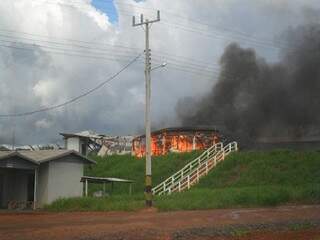 Incêndio destruiu alojamento na semana passada. (Foto: arquivo)