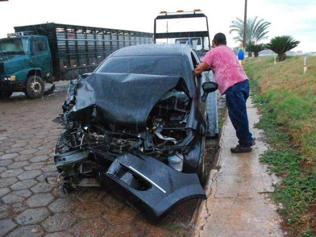 Em fuga da PRF traficante colide ve&iacute;culo com maconha em dois caminh&otilde;es 