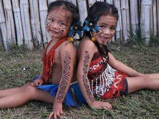 Alany e Nayume, indiazinhas fofas netas do cacique da aldeia Buritizinho. (Foto: Nilzanir Martins)