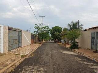 Rua do condomínio onde ocorreram furtos na avenida Guaicurus. (Foto: Anahi Gurgel).