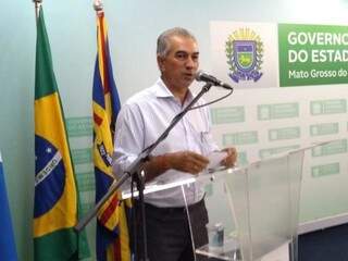 Governador do Estado, Reinaldo Azambuja (PSDB), durante discurso em agenda nesta segunda-feira (dia 12). (Foto: Leonardo Rocha).