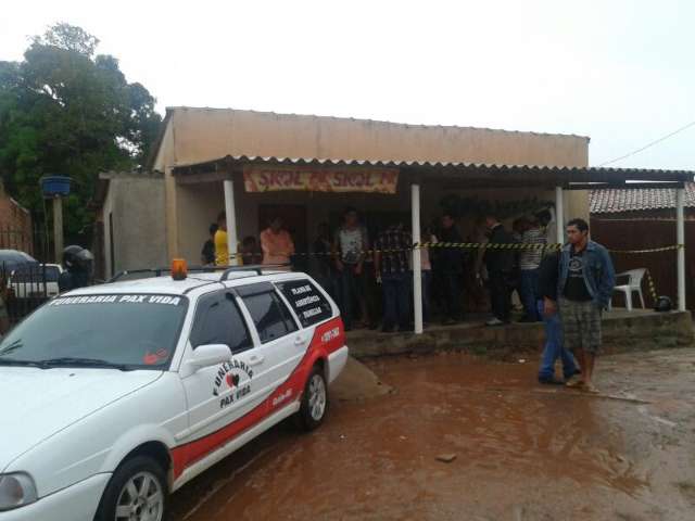 Jovem mata e tenta fugir pedindo carona em posto de combust&iacute;vel