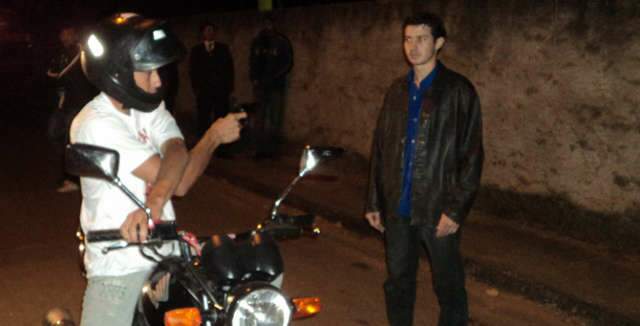  Pol&iacute;cia faz reconstitui&ccedil;&atilde;o do assassinato de rapaz de 19 anos em Coxim 