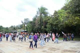 Professores se concentram para manifestação no Parque dos Poderes (Foto: Marcos Ermínio)
