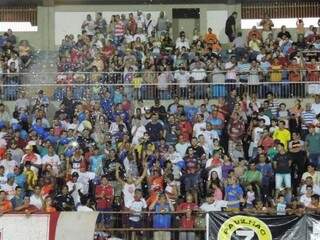 Sete bateu o recorde de público no campeonato com 6.010 torcedores no Douradão. (Foto: Divulgação)