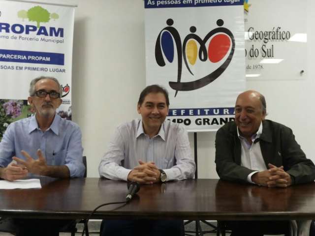 Bernal reage &agrave;s cr&iacute;ticas e diz que ricos n&atilde;o limpam e ainda sujam a cidade