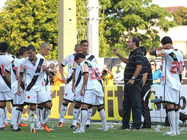  Para t&eacute;cnico do Vasco, falta de informa&ccedil;&otilde;es sobre Comercial &quot;atrapalha&quot;