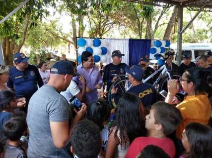 Cerca de 400 crian&ccedil;as ganham brinquedos arrecadados pela Guarda em Anhandu&iacute; 