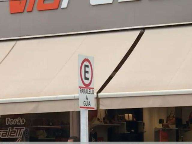 Agetran instala placas e &quot;desenha&quot; como estacionar na nova 14 de Julho