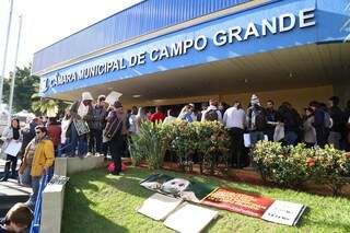 Câmara Municipal ficou lotada de manifestantes para acompanhar a votação do veto à &quot;lei da mordaça&quot;. (Foto: Fernando Antunes)