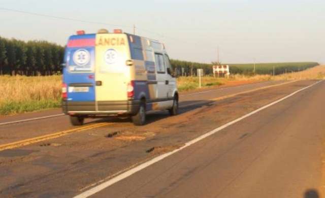 Duas pessoas morrem em colis&atilde;o frontal entre carros na BR-262