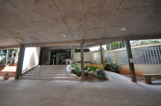 Rampa da Defensoria vira obst&aacute;culo para cadeirante em pr&eacute;dio da Capital