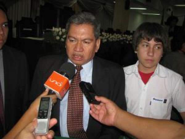  Juiz refugiado quer trazer fam&iacute;lia para MS